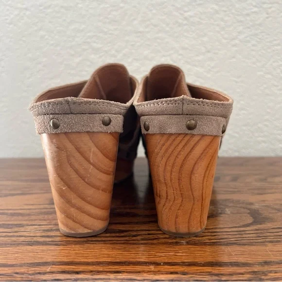 Anthropologie Pilcro Kilty Suede Clog Heels Size 9 Mules & Clogs